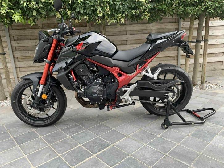 honda cb750 hornet **2300km** 4/2024 **nieuwe staat !! **, Motoren, Motoren | Honda, Bedrijf, Naked bike, meer dan 35 kW, 2 cilinders