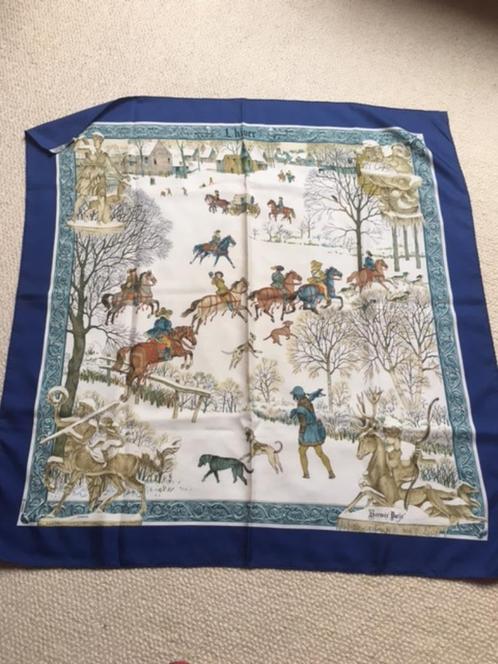 Foulard (soie) Hermès 90x90, Kleding | Dames, Mutsen, Sjaals en Handschoenen, Gedragen, Ophalen of Verzenden