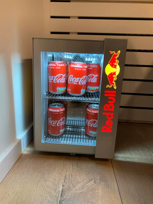 Redbull Koelkast - Red Bull frigo - mini cooler - ZGAN, Elektronische apparatuur, Koelkasten en IJskasten, Zo goed als nieuw, Ophalen