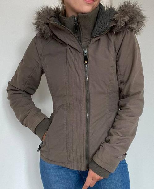 BENCH Winterjas | Maat XS | Khaki, Vêtements | Femmes, Vestes | Hiver, Comme neuf, Taille 34 (XS) ou plus petite, Vert, Enlèvement ou Envoi