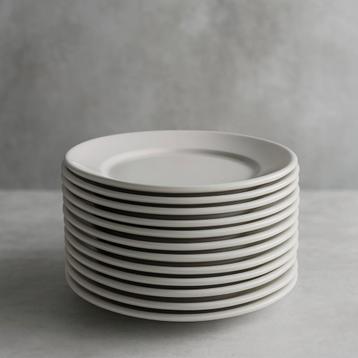 Set van 12 borden beschikbaar voor biedingen