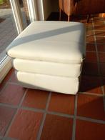 Mooie lederen poef, Huis en Inrichting, Zetels | Voetbanken en poefs, Ophalen, Leer, Zo goed als nieuw, 50 tot 75 cm