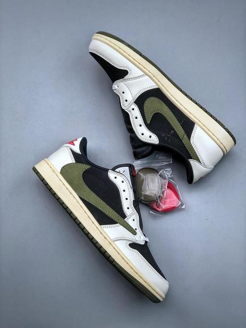 Travis Scott x Air Jordan 1 Low OG “Olive”, Kleding | Heren, Schoenen, Nieuw, Sneakers, Zwart, Ophalen of Verzenden