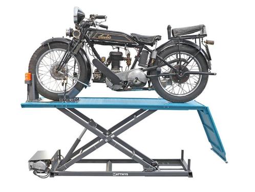 ELEKTRISCHE MOTORHEFTAFEL MET INRIJWIELKLEM 60 CM BREED - CA, Auto diversen, Autogereedschap, Ophalen