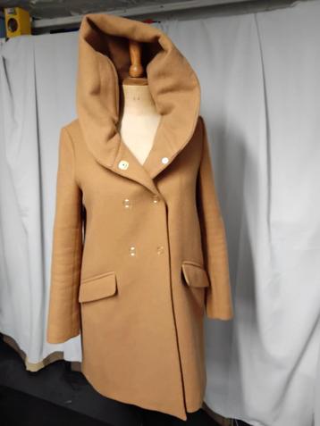 Mooie bruine winterjas  beschikbaar voor biedingen