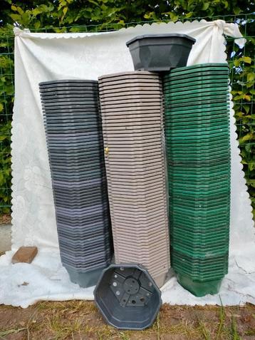 Hoekige plantenschotels doormeter 23 cm beschikbaar voor biedingen