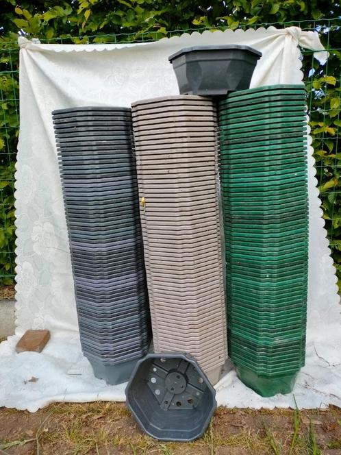 Hoekige plantenschotels doormeter 23 cm, Tuin en Terras, Bloempotten, Zo goed als nieuw, Kunststof, Binnen, Balkon, Tuin, Minder dan 40 cm