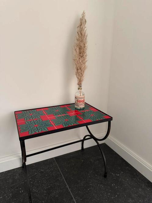 Vintage bijzettafeltje uit de jaren ’60, Huis en Inrichting, Tafels | Sidetables, Zo goed als nieuw, Ophalen