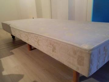 2 boxspring 90*200  beschikbaar voor biedingen
