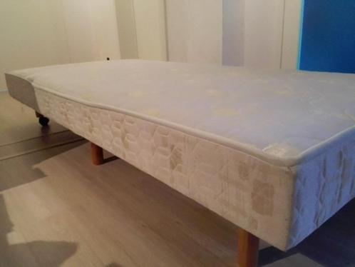 2 boxspring 90*200, Huis en Inrichting, Slaapkamer | Boxsprings, Gebruikt, 90 cm, 200 cm, Tweepersoons, Crème, Ophalen