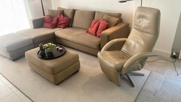 Zetel met bijpassende salontafel beschikbaar voor biedingen