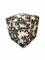 Vierkante poef met zwarte bloemen 36/36/41, Ophalen of Verzenden, Gebruikt
