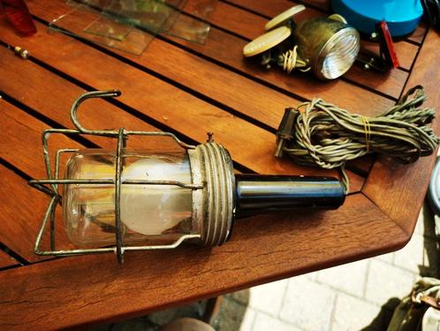 Bakelieten draaglamp (baladuez) garage lamp ook leuk in tuin, Antiek en Kunst, Antiek | Verlichting, Ophalen of Verzenden