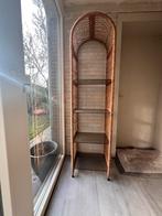 Rotan displaykast met 4 glazen legplanken, Antiek en Kunst, Ophalen