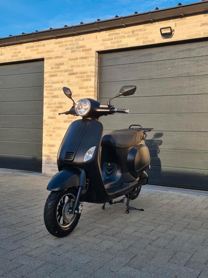 Elektrische scooter 2021 – slechts 1400 km uitstekende staat, Fietsen en Brommers, Overige Fietsen en Brommers, Zo goed als nieuw