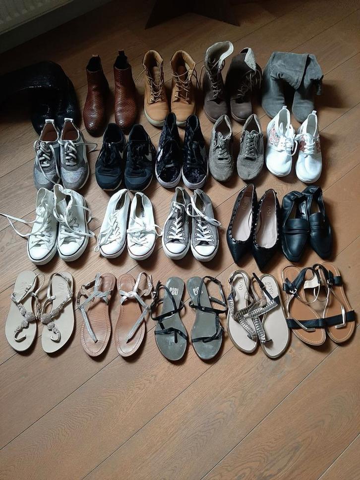 17 paar damesschoenen, verschillende merken maten 37/38., Kleding | Dames, Schoenen, Zo goed als nieuw, Wit, Ophalen