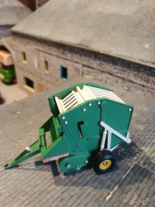 Vermeer Farmhand Green Press Britains 1981, Hobby en Vrije tijd, Modelauto's | 1:32, Gebruikt, Tractor of Landbouw, Britains, Ophalen of Verzenden