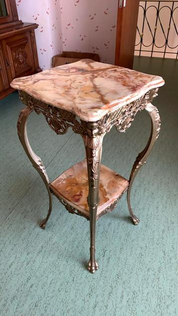 Tafel bloembed beschikbaar voor biedingen