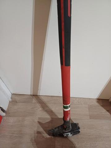 Kliefbijl beschikbaar voor biedingen