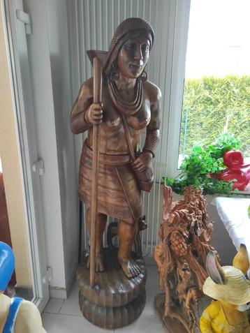 Afrikaanse vrouw H180cm beschikbaar voor biedingen