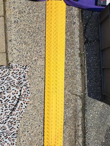 chemin de câbles jaune 3 x 1 m