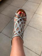 Nieuwe, moderne zilverkleurige sandalen., Ophalen, Nieuw
