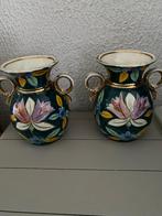 Twee antieke vazen met bloemmotief, Ophalen