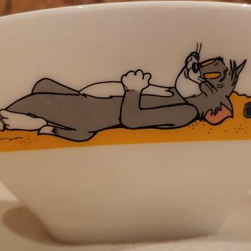 Tom en Jerry ontbijtkom op het strand beschikbaar voor biedingen