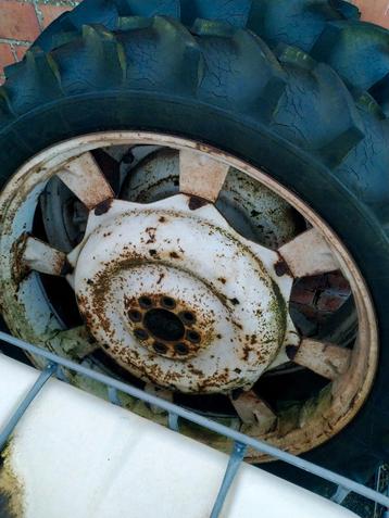 Sproeibanden , Ford , 11-2R48 beschikbaar voor biedingen