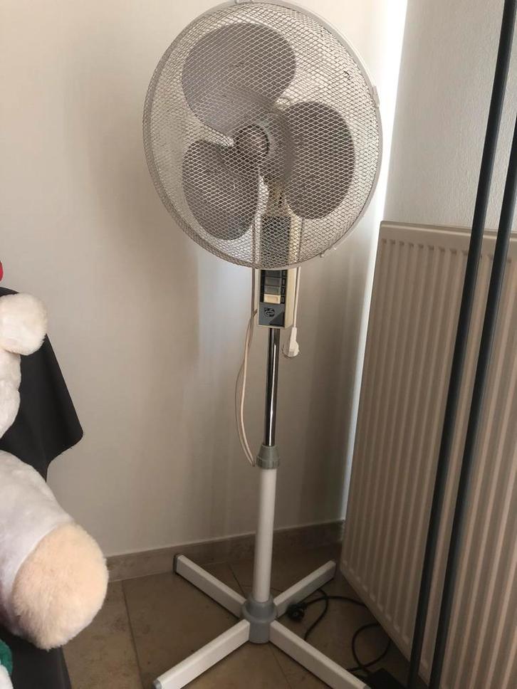 Goede ventilator op voet; verschillende standen, Elektronische apparatuur, Ventilatoren, Ophalen