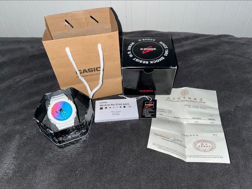 Casio G-Shock White Rainbow Edition, Handtassen en Accessoires, Sporthorloges, Nieuw, Ophalen