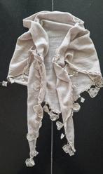 Driehoekige sjaal met franjes, Veritas, Enlèvement ou Envoi, Porté, Écharpe