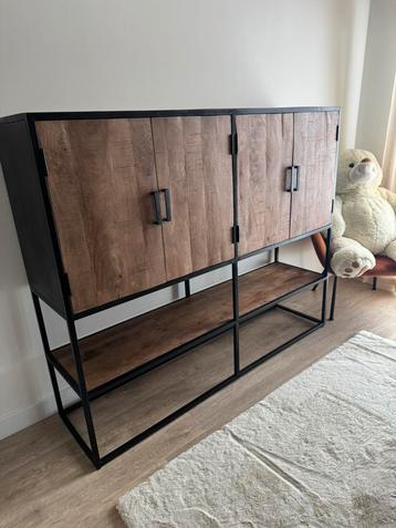 Prachtige Dressoir beschikbaar voor biedingen