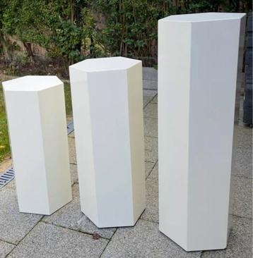 Witte decoratiezuilen – set van 3 – €170 beschikbaar voor biedingen