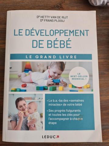 Boek over de ontwikkeling van baby's  beschikbaar voor biedingen