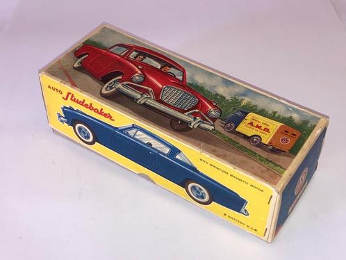 Auto Studebaker A.M.B.Metal toys Italy + Box - Vintage Batte, Antiquités & Art, Antiquités | Jouets, Enlèvement ou Envoi
