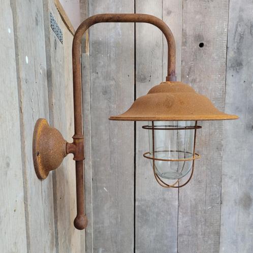 Landelijke brocante buitenlamp van cortenstaal stallamp, Tuin en Terras, Buitenverlichting, Zo goed als nieuw, Wandlamp, IJzer
