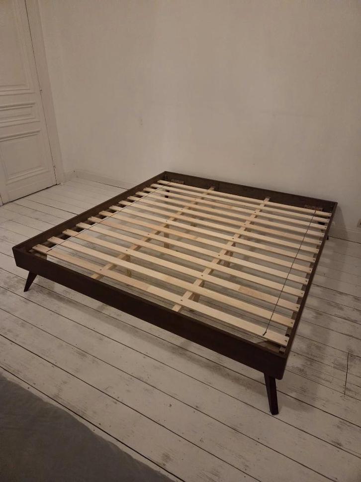 King sized houten bed, Maison & Meubles, Chambre à coucher | Lits, Comme neuf, Deux personnes, 180 cm, 200 cm, Bois, Brun, Enlèvement