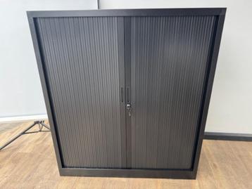 Zwarte roldeurkast 135 x 120 beschikbaar voor biedingen