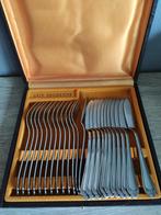 coffret de couvert en inox - Guy Degrenne + déco de table, Maison & Meubles, Enlèvement, Comme neuf, Autres styles, Service complet