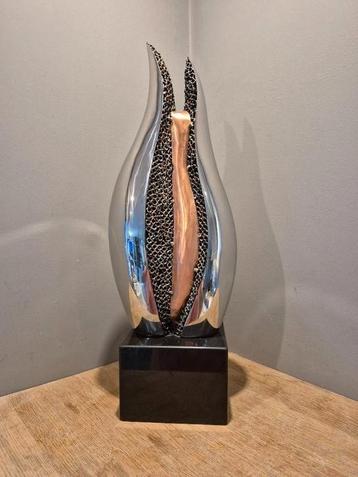 Kunstwerk  "Blomst"  hoogte 54cm beschikbaar voor biedingen