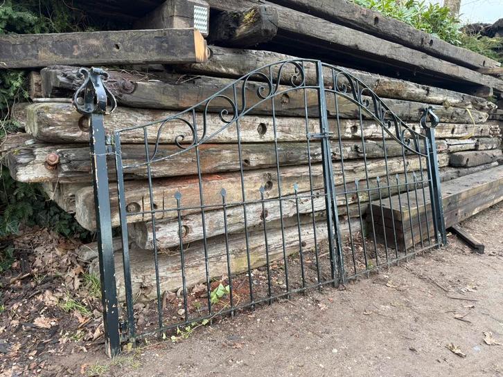 Handgesmede smeedijzeren poort met massief ijzeren palen, Tuin en Terras, Tuinhekken en Hekwerk, Zo goed als nieuw, IJzer, Ophalen