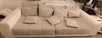 Grote design zetel in lichte stof – inclusief kussens, Huis en Inrichting, Ophalen, Gebruikt