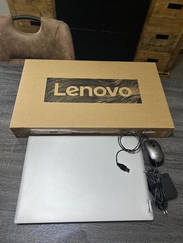 Laptop Lenovo IdeaPad, 17 pouces ou plus, 8 GB, Comme neuf, SSD