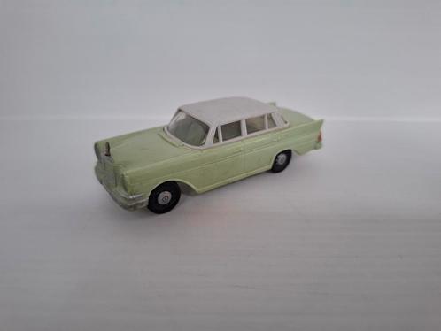 Vintage 1962 plastic SIKU V191 Mercedes 300SE, Hobby en Vrije tijd, Modelauto's | 1:87, Gebruikt, Auto, SIKU, Ophalen of Verzenden