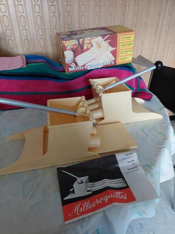 2 machines à croquettes, Enlèvement ou Envoi