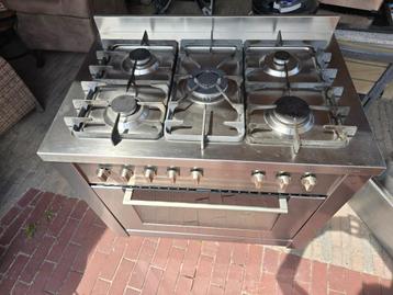 Gasfornuis met oven 90 cm solitair beschikbaar voor biedingen