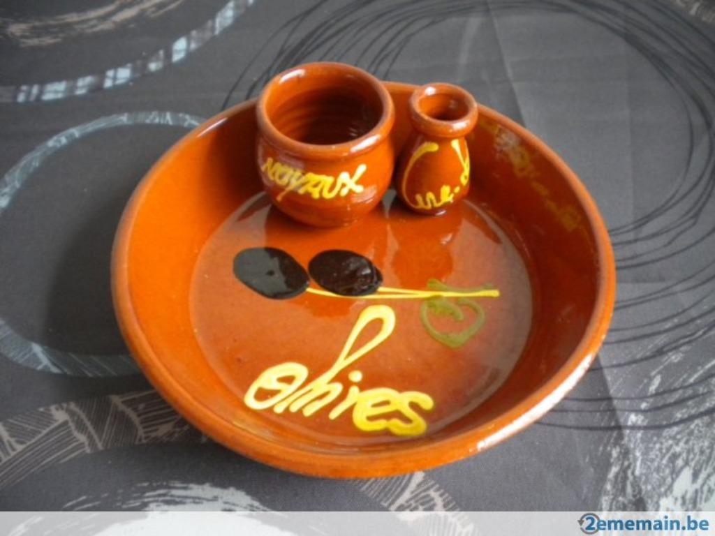 Plat à olives, décoré, avec pots pour noyaux et cure-dents, Ophalen, Nieuw, Aardewerk, Boerenbont