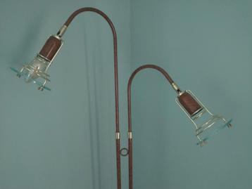 Antieke lamp beschikbaar voor biedingen