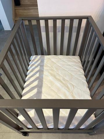 Babypark op wielen inclusief matras en topdek beschikbaar voor biedingen